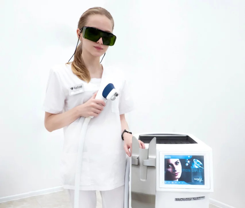 Вросшие волосы после беременности: почему они появляются чаще – и может ли лазерная эпиляция стать решением